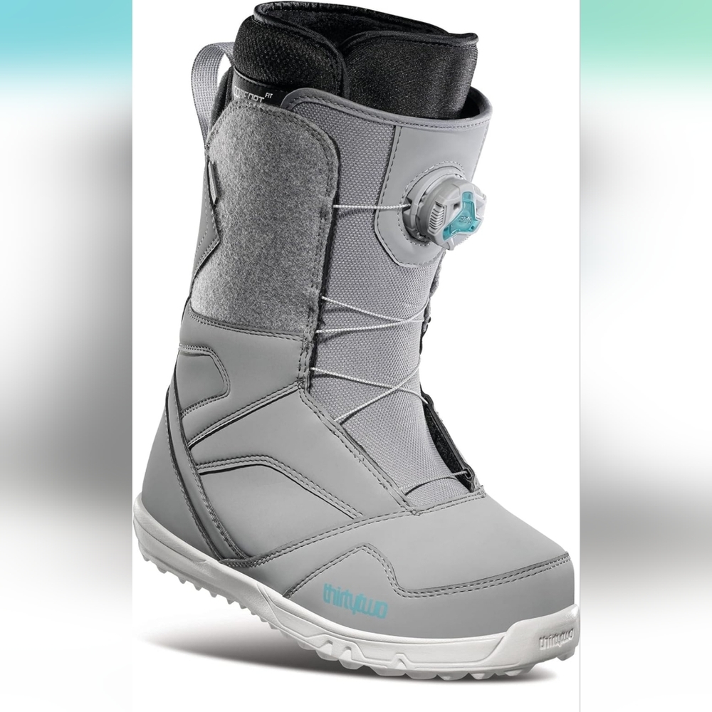 Snowboarding boots